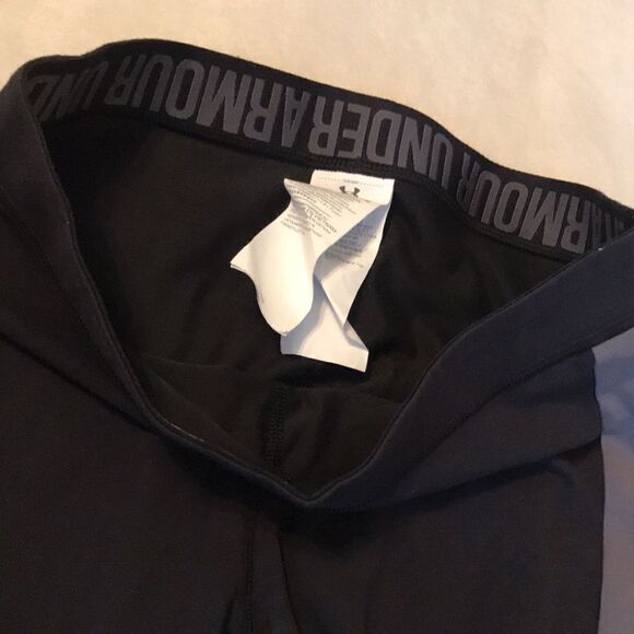 Under Armour Black & White Leggings - Size Medium - Picture 6 of 9